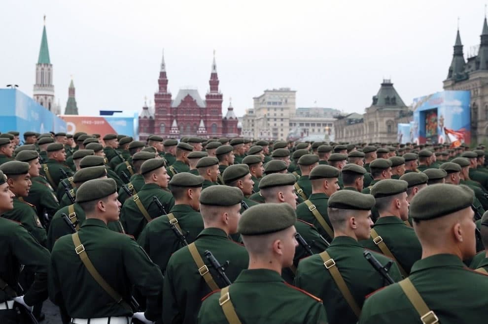 молодых солдат среди участников парада победы 24 июня не будет молодых солдат среди участников парада победы 24 июня не будет