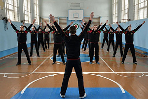 Проверка и оценка военнослужащих, проводящих занятия по физической подготовке, слушателей и курсантов военно-учебных заведений, курсантов учебных воинских частей, готовящих командиров отделений и им равных